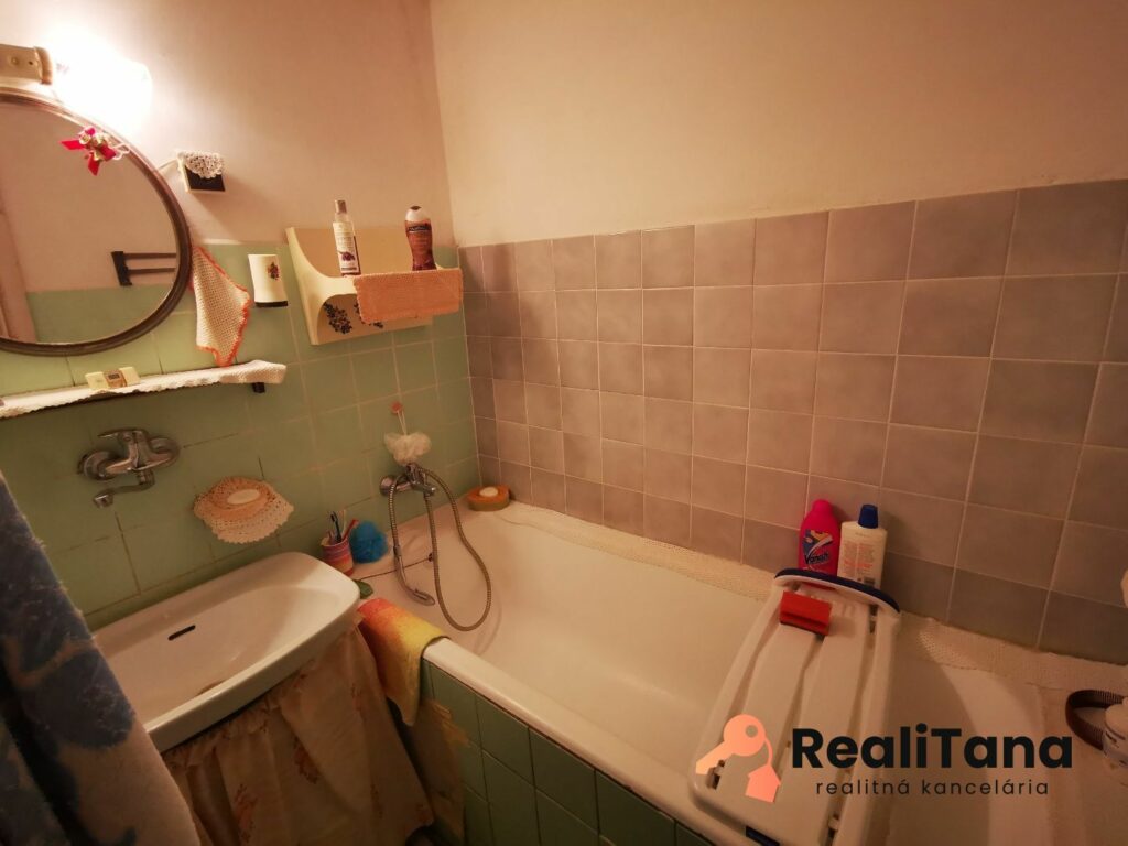 PREDANÉ! Predaj 3 izbový byt v Ružinove, Medzilaborecká ulica, Bratislava | RealiTana