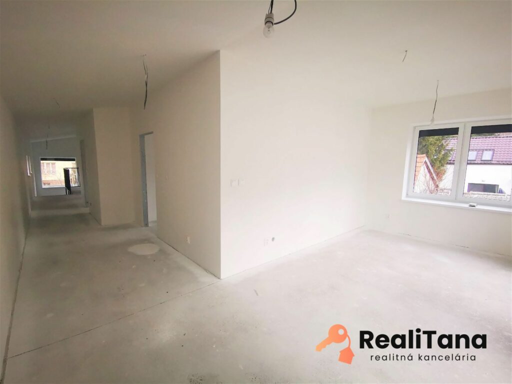 PREDANÉ! Bratislava, 6 izbový rodinný dom v centre Lamača | RealiTana