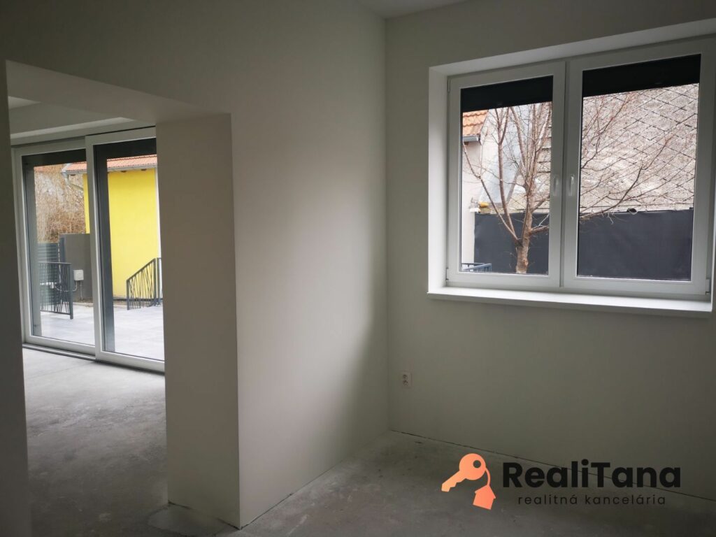 PREDANÉ! Bratislava, 6 izbový rodinný dom v centre Lamača | RealiTana