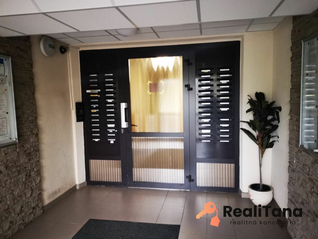 PREDANÉ! EXKLUZÍVNE! BA, Lamač, priestranný 2 izbový byt s 3 balkónmi | RealiTana