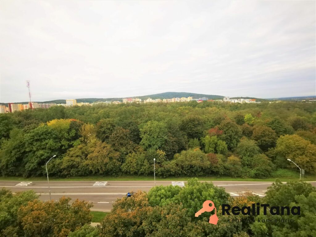 PREDANÉ! EXKLUZÍVNE! BA, Lamač, priestranný 2 izbový byt s 3 balkónmi | RealiTana