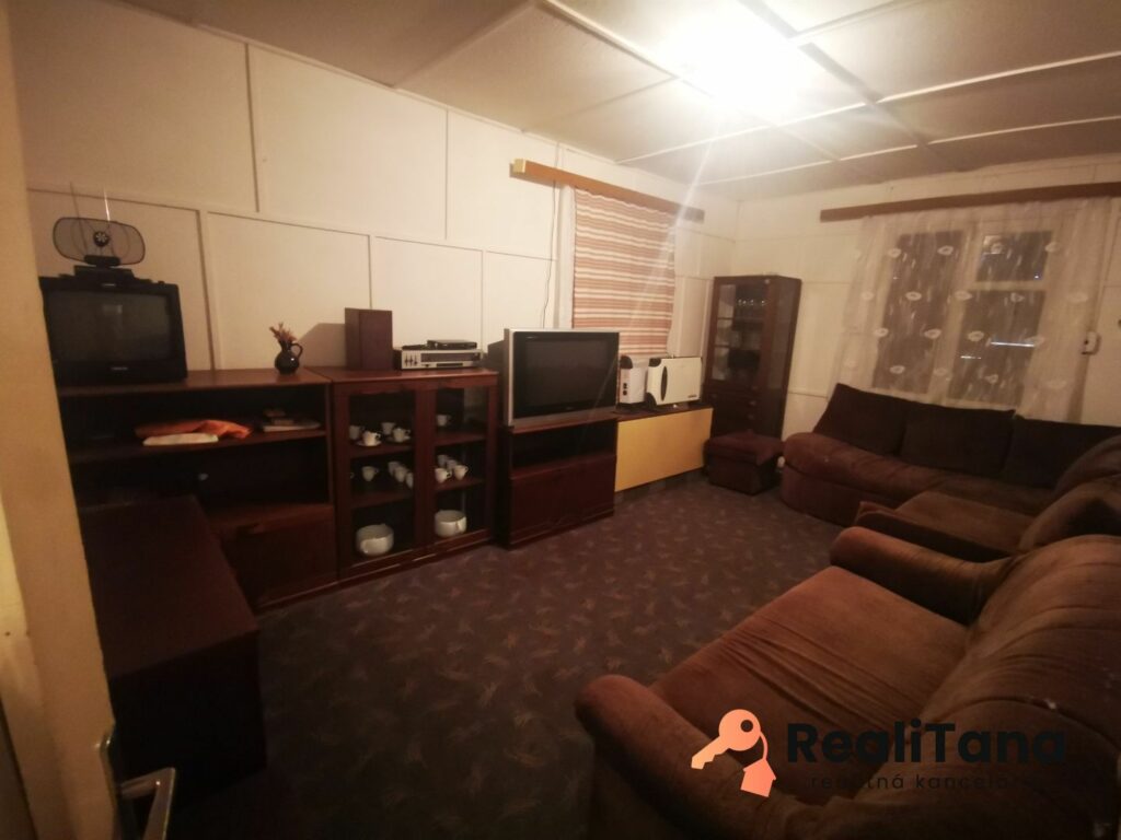 PREDANÉ! EXKLUZÍVNE! Predaj chata v Zlatníckej doline, okr.Skalica, s veľkým pozemkom | RealiTana