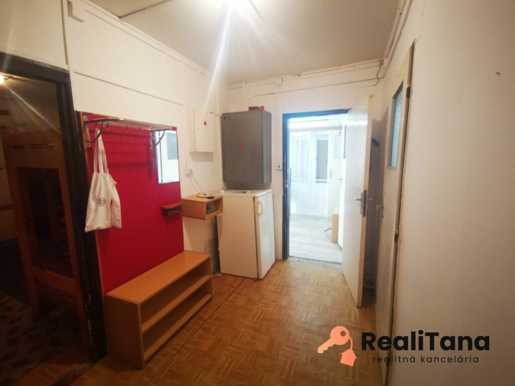 PREDANÉ! EXKLUZÍVNE! Predaj chata v Zlatníckej doline, okr.Skalica, s veľkým pozemkom | RealiTana