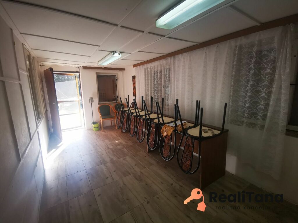 PREDANÉ! EXKLUZÍVNE! Predaj chata v Zlatníckej doline, okr.Skalica, s veľkým pozemkom | RealiTana