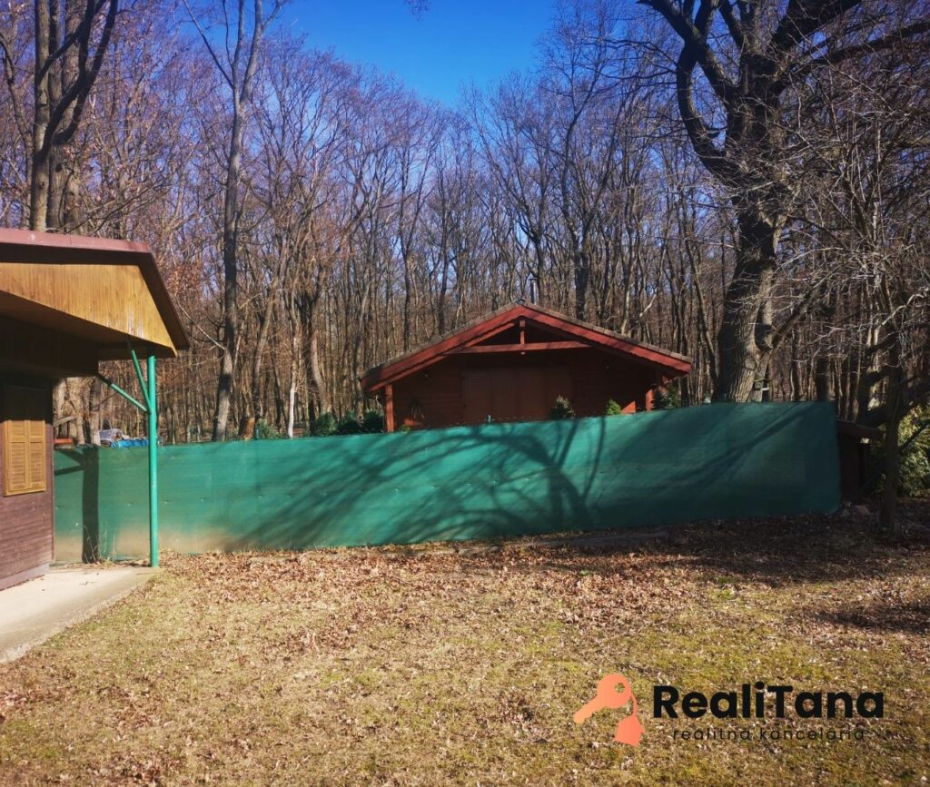 PREDANÉ! EXKLUZÍVNE! Predaj chata v Zlatníckej doline, okr.Skalica, s veľkým pozemkom | RealiTana