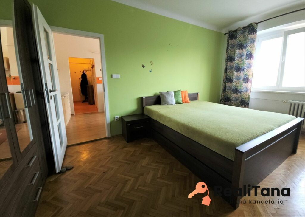 PREDANÉ! Exkluzívne PREDAJ priestranný 1 izbový tehlový byt v širšom centre, Trenčianska ulica, Bratislava | RealiTana