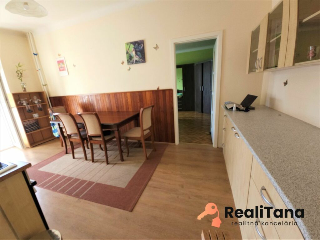 PREDANÉ! Exkluzívne PREDAJ priestranný 1 izbový tehlový byt v širšom centre, Trenčianska ulica, Bratislava | RealiTana