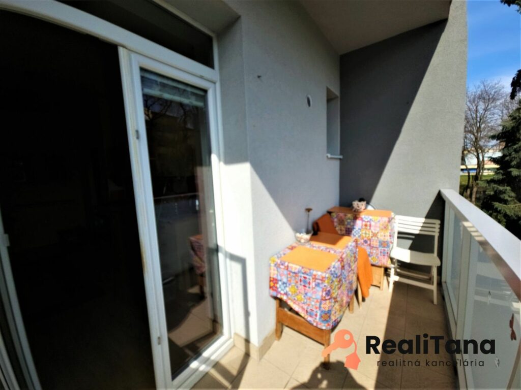 PREDANÉ! Exkluzívne PREDAJ priestranný 1 izbový tehlový byt v širšom centre, Trenčianska ulica, Bratislava | RealiTana