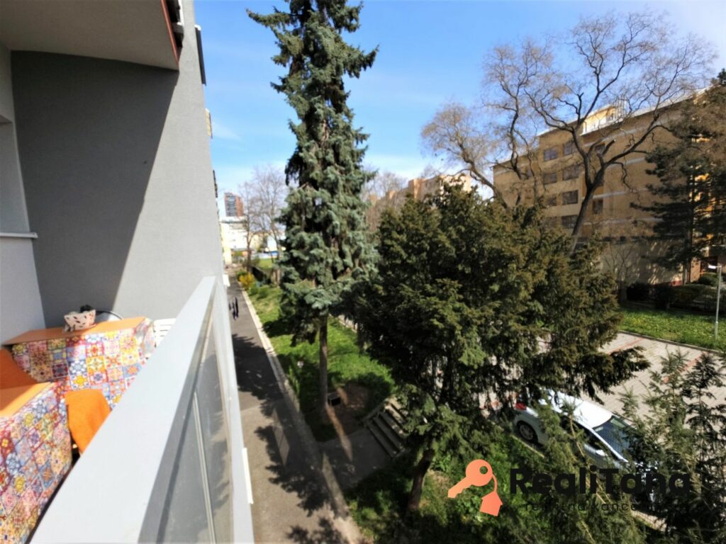 PREDANÉ! Exkluzívne PREDAJ priestranný 1 izbový tehlový byt v širšom centre, Trenčianska ulica, Bratislava | RealiTana