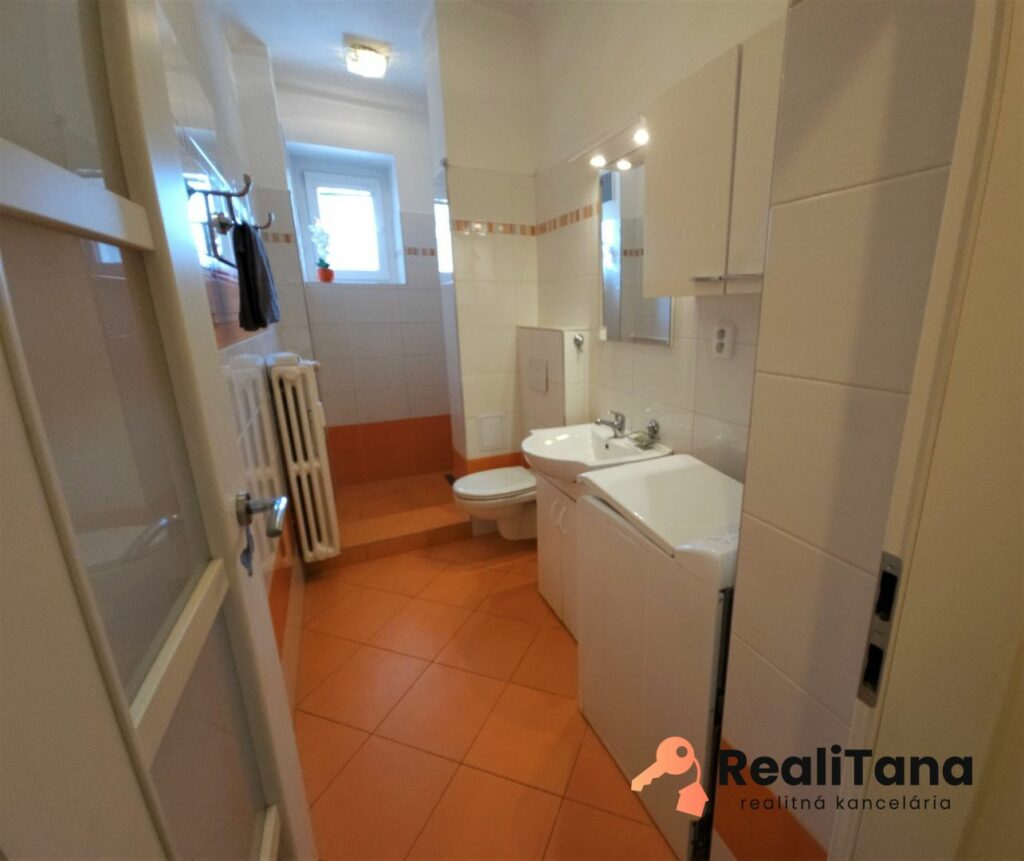 PREDANÉ! Exkluzívne PREDAJ priestranný 1 izbový tehlový byt v širšom centre, Trenčianska ulica, Bratislava | RealiTana